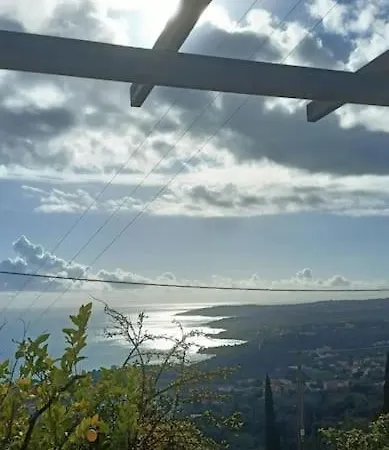 Newly Renovated Endless View Dimitra's House Hébergement de vacances *