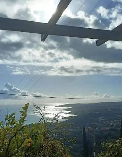 Newly Renovated Endless View Dimitra's House Hébergement de vacances *