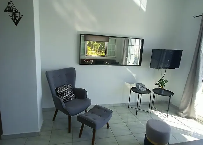 Newly Renovated Endless View Dimitra's House Hébergement de vacances