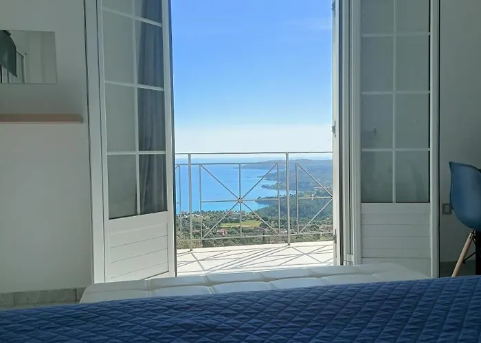 Newly Renovated Endless View Dimitra's House Hébergement de vacances Vlachata